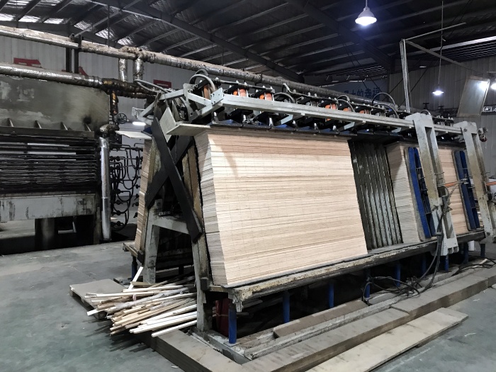 china oak wood laminate flooring factory .jpg